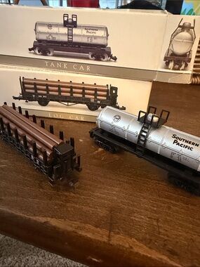 Southern Pacific Model Train Log Car & Tank Car Set w/ Original Boxes